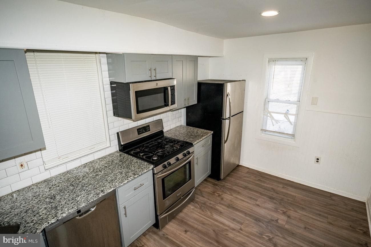 1011 Andrews Avenue photo 12
