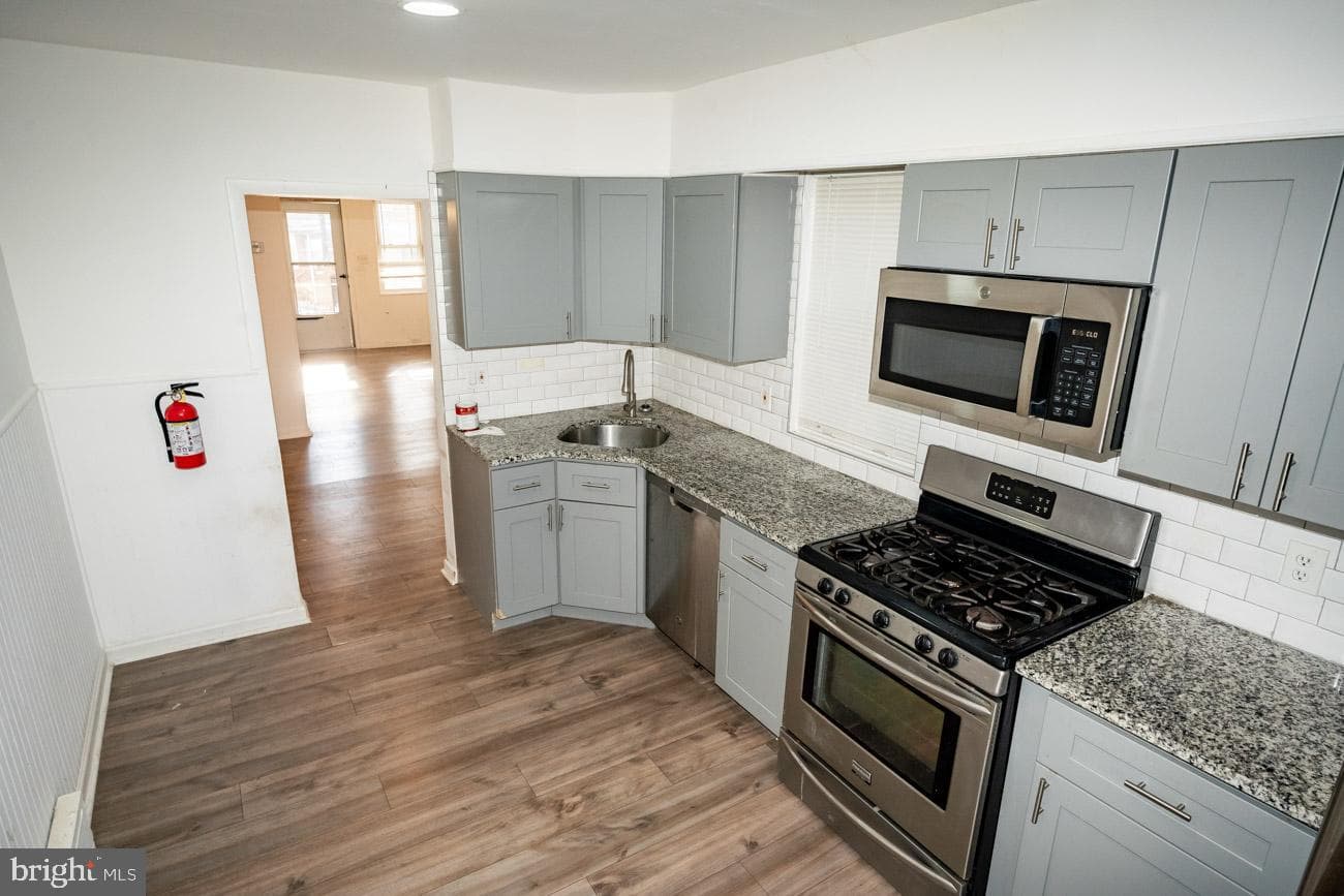 1011 Andrews Avenue photo 9