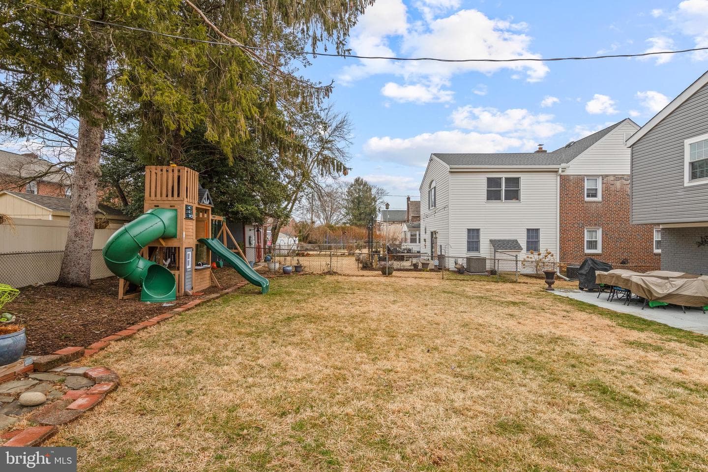 831 Stanbridge Road photo 48