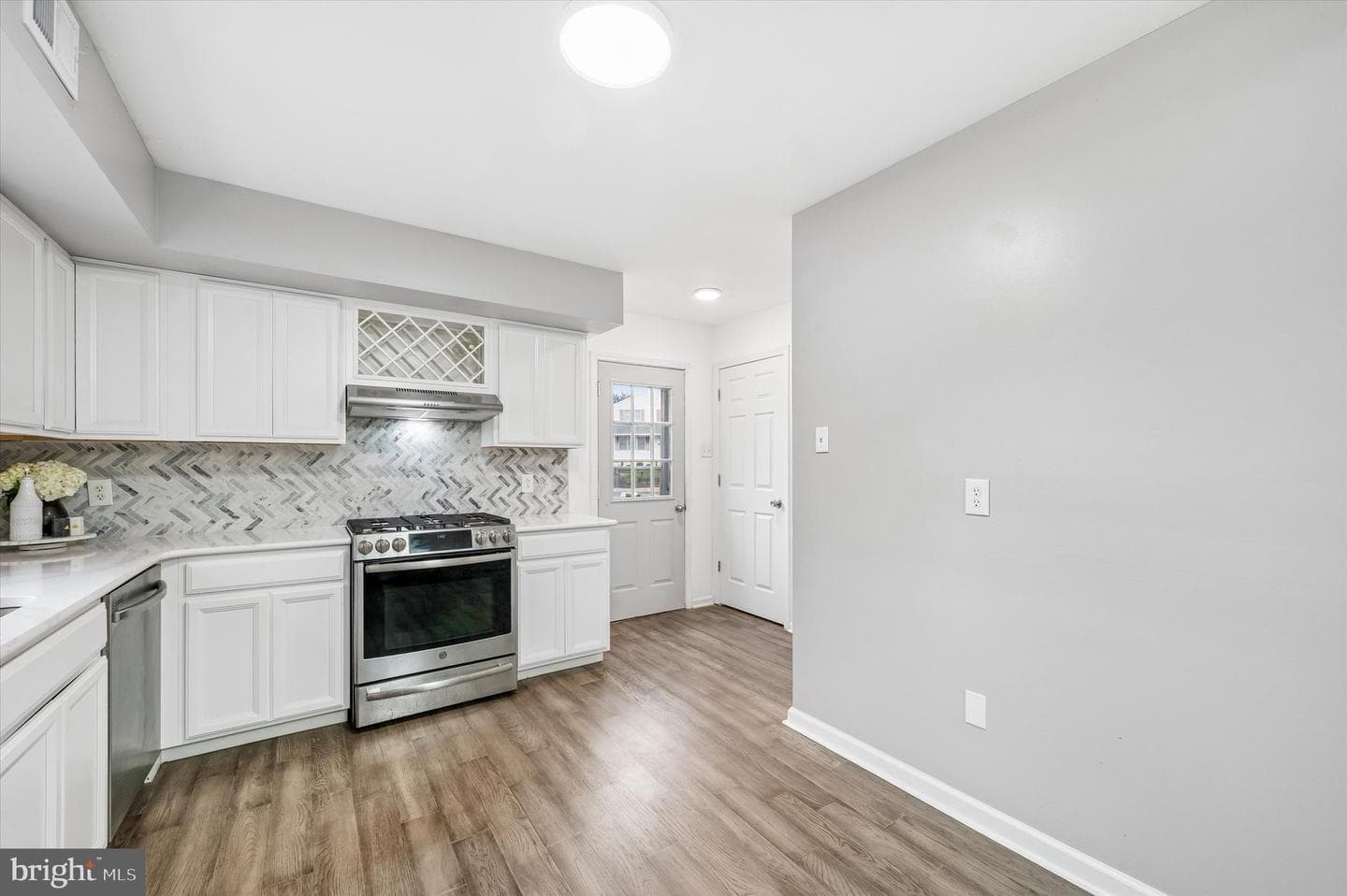 22 E Belair Road photo 12