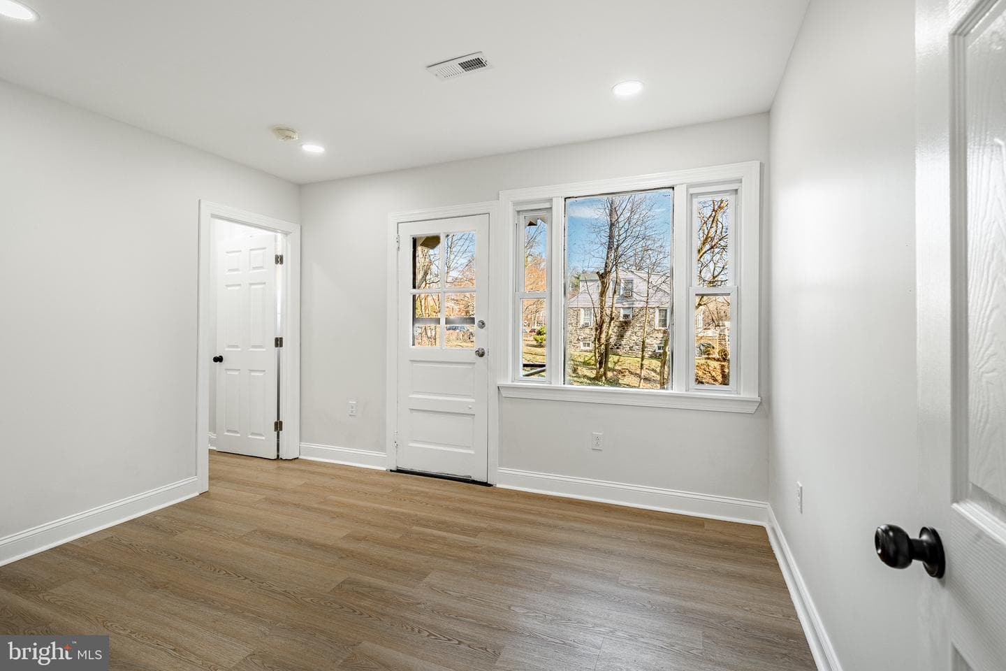 700 E Ridley Avenue photo 12