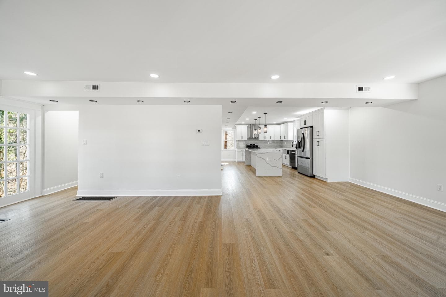 700 E Ridley Avenue photo 16