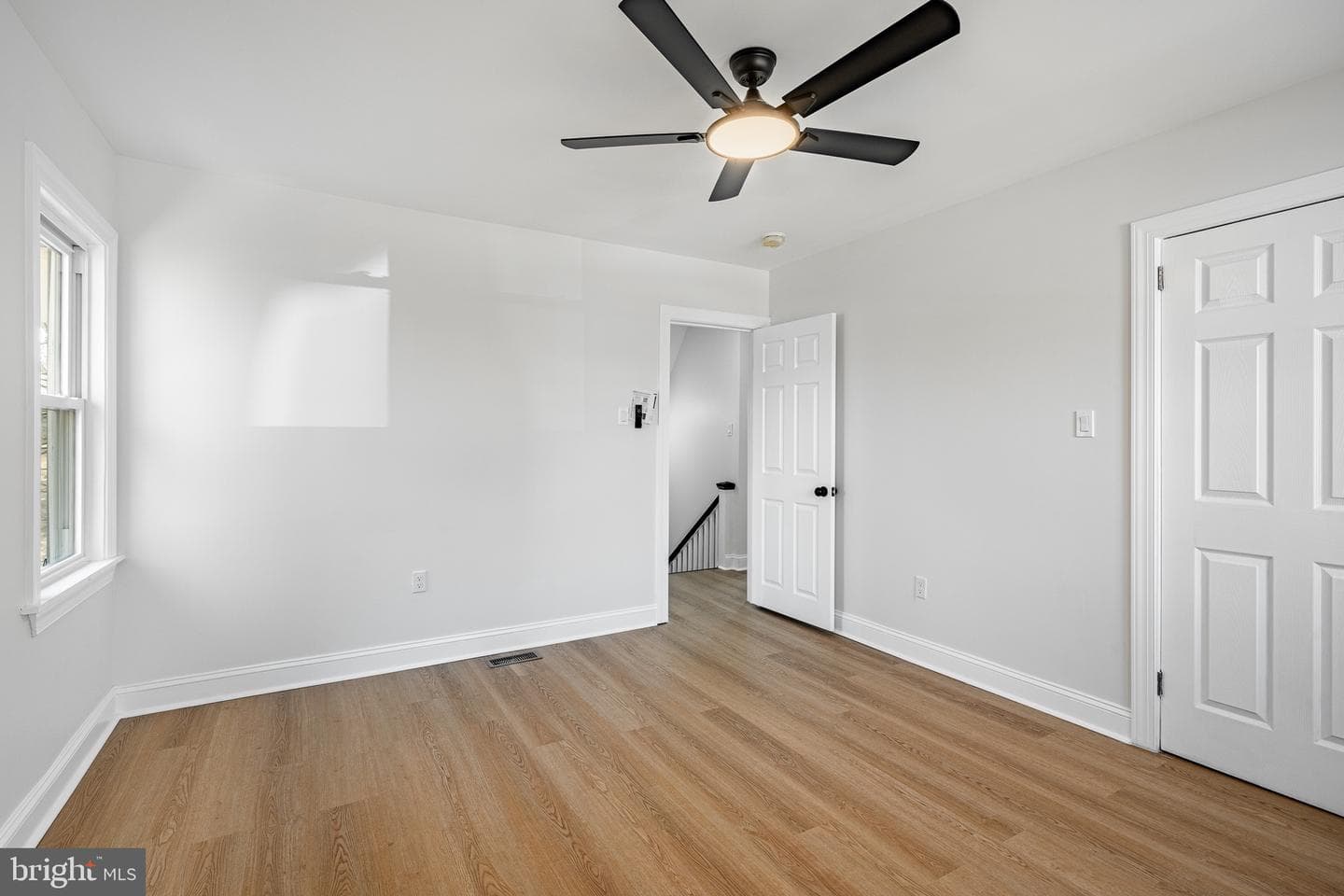 700 E Ridley Avenue photo 24