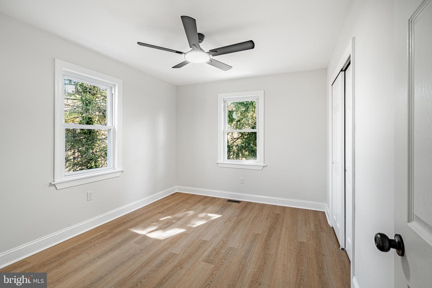 700 E Ridley Avenue photo 27