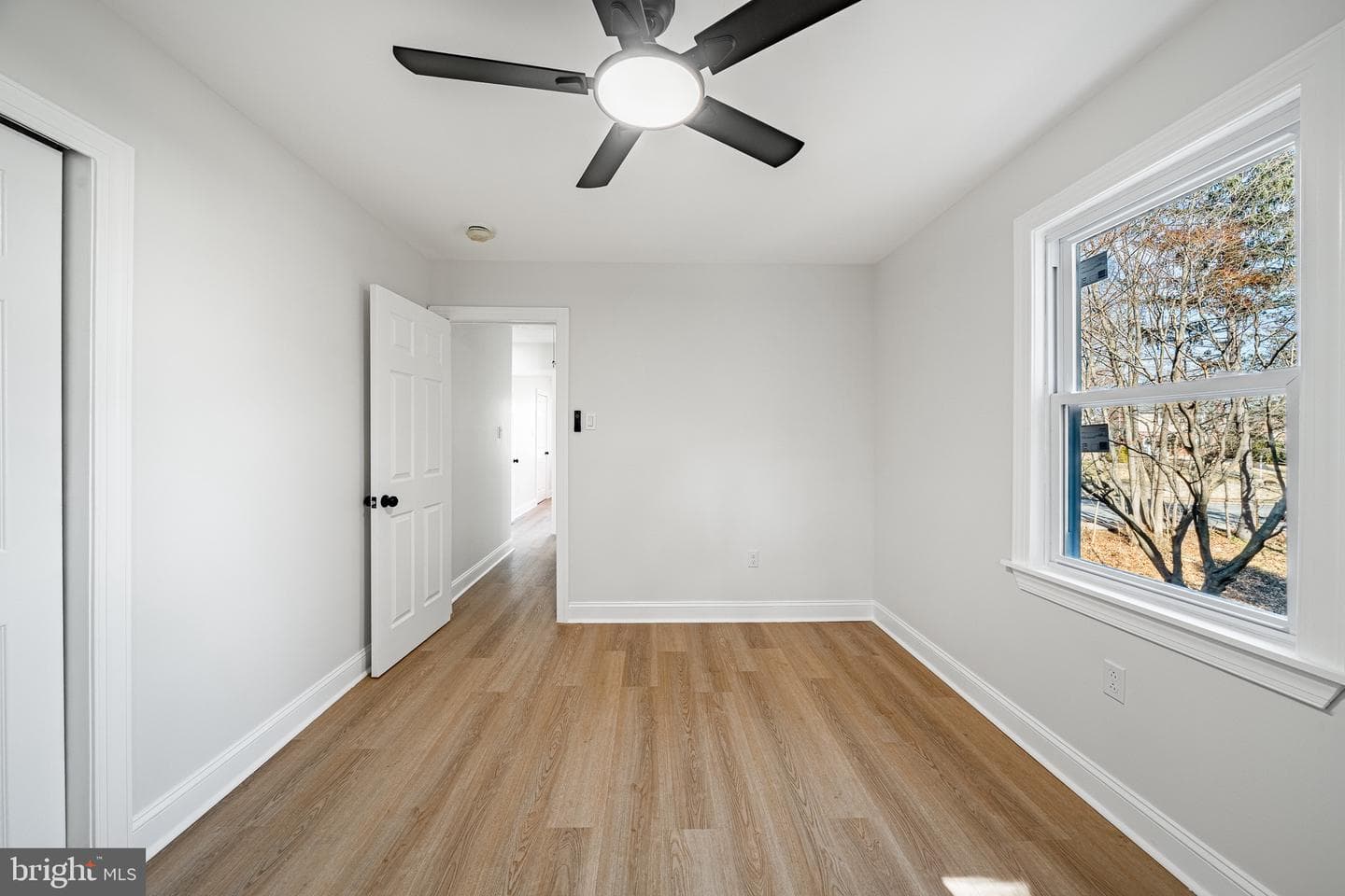 700 E Ridley Avenue photo 28