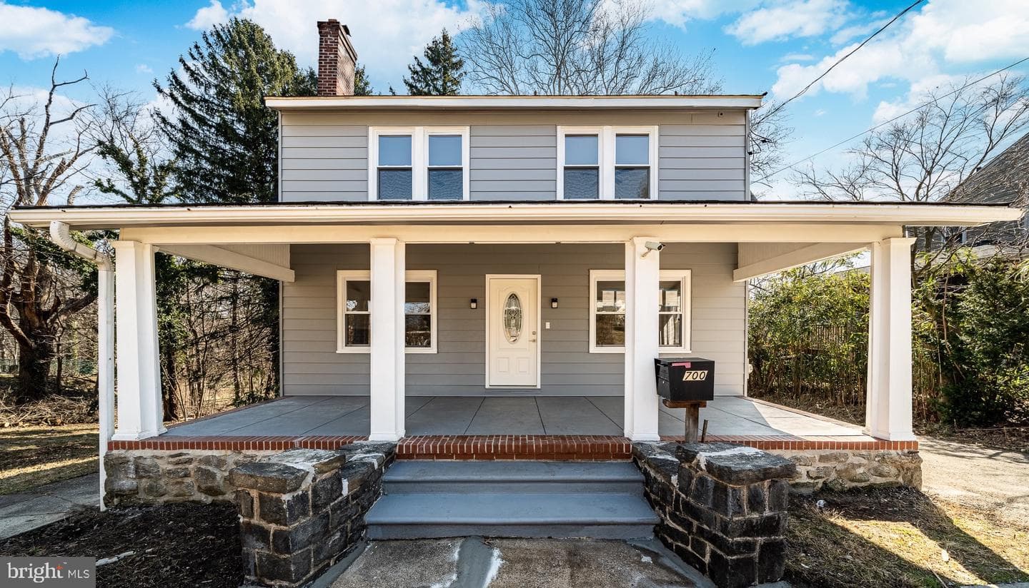 700 E Ridley Avenue photo 3