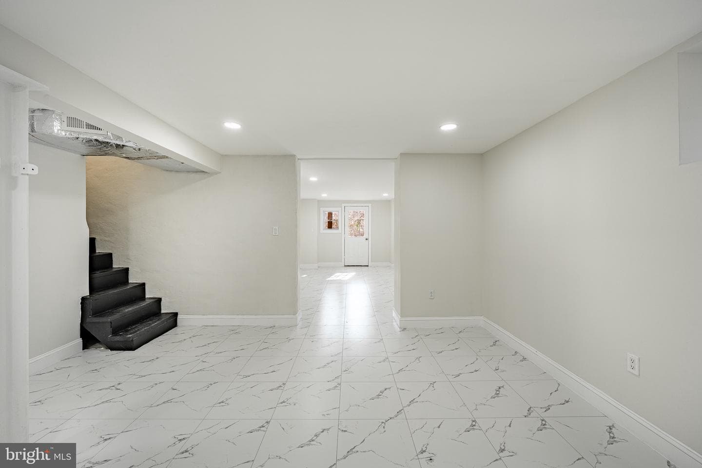 700 E Ridley Avenue photo 32