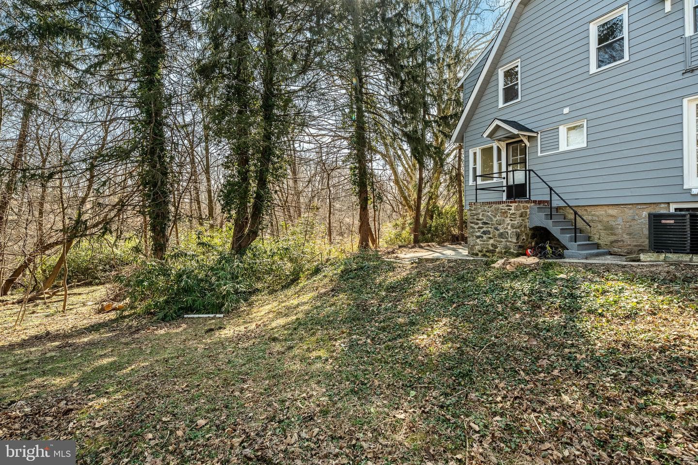 700 E Ridley Avenue photo 39