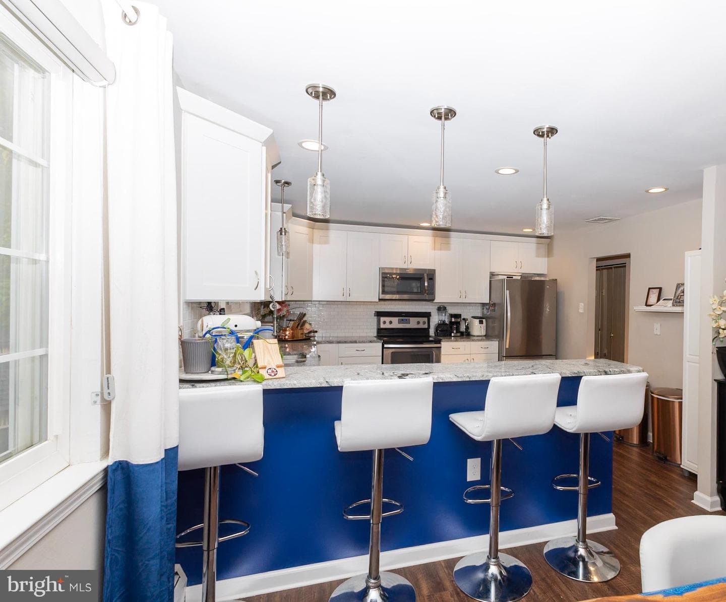 1207 Malatesta Avenue photo 6