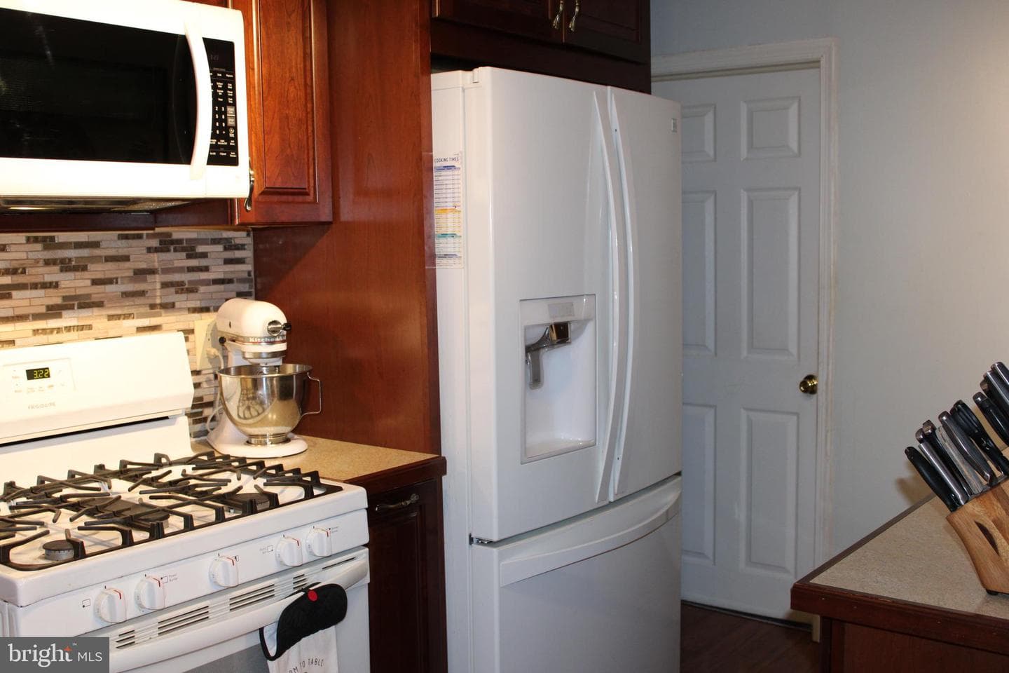 542 Michell Street photo 9