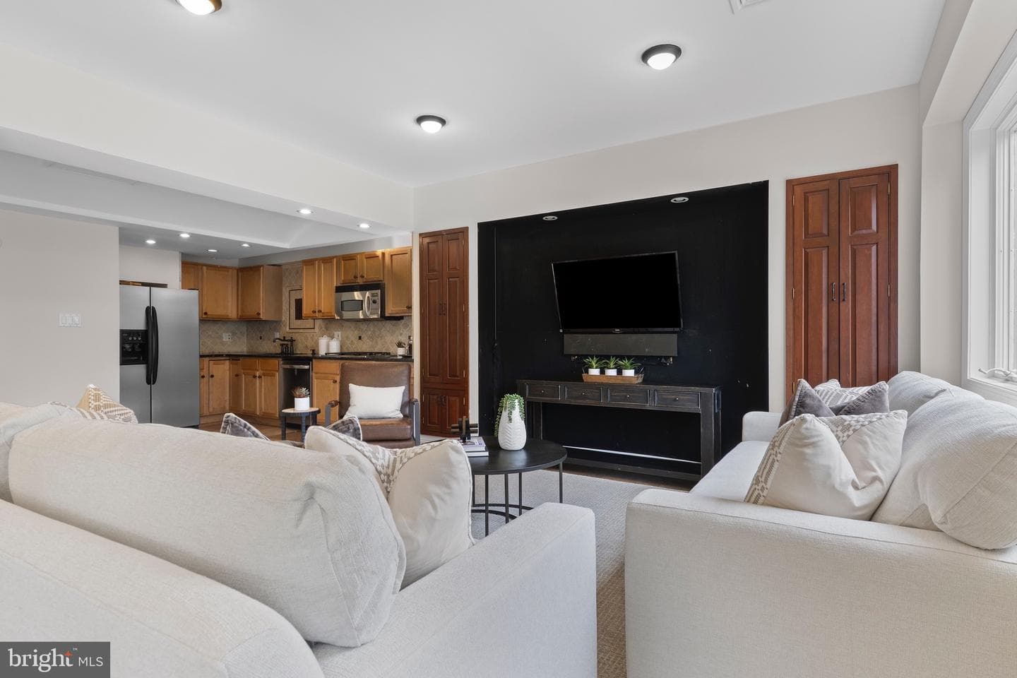 525 N Swarthmore Avenue photo 43