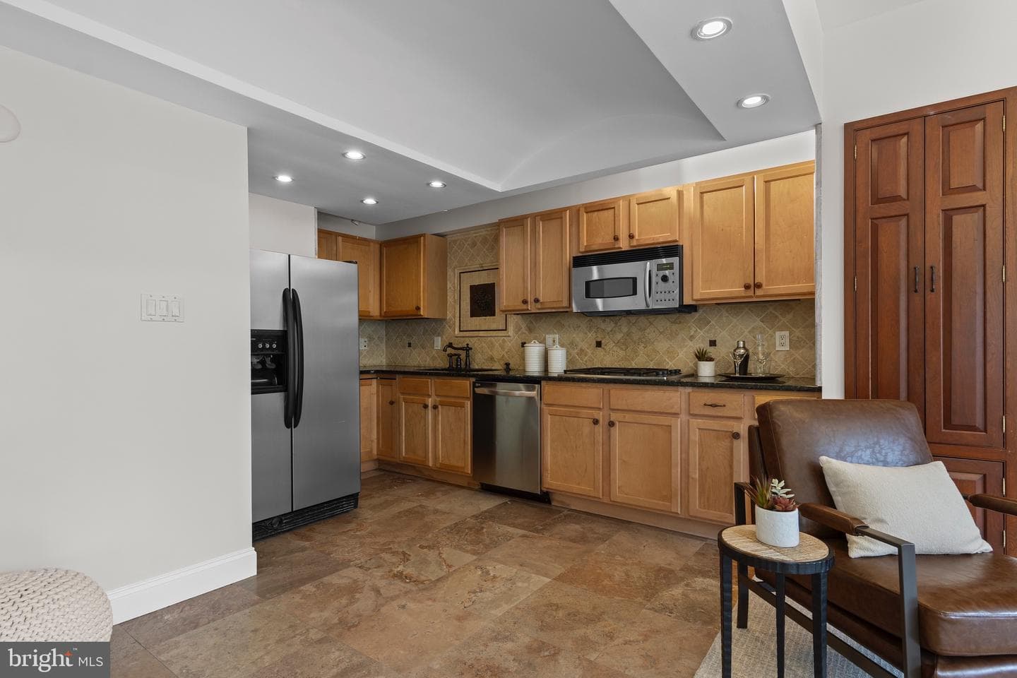 525 N Swarthmore Avenue photo 45