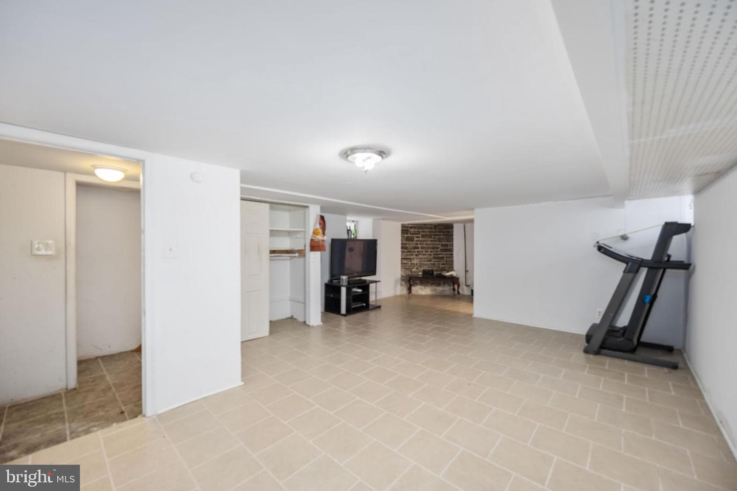 537 Elm Avenue photo 26