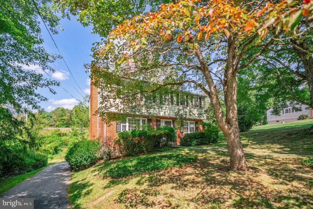 18 Springhouse Lane photo 3