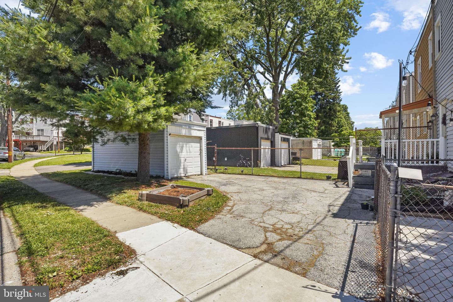 2463 Eldon Avenue photo 33