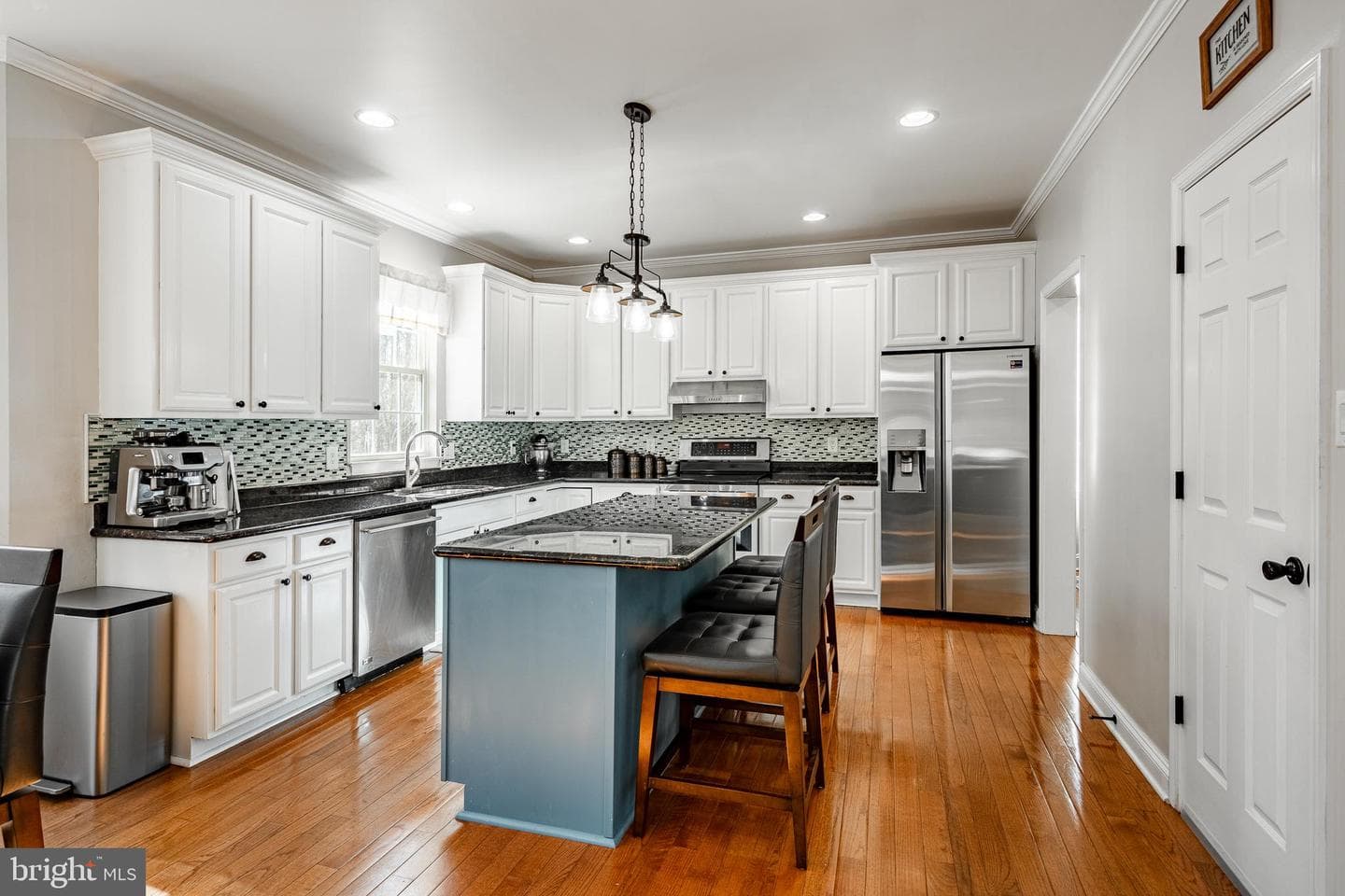 107 Luzak Street photo 11