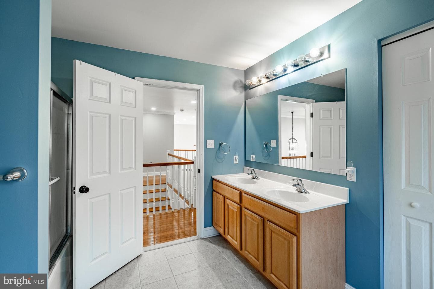 107 Luzak Street photo 23