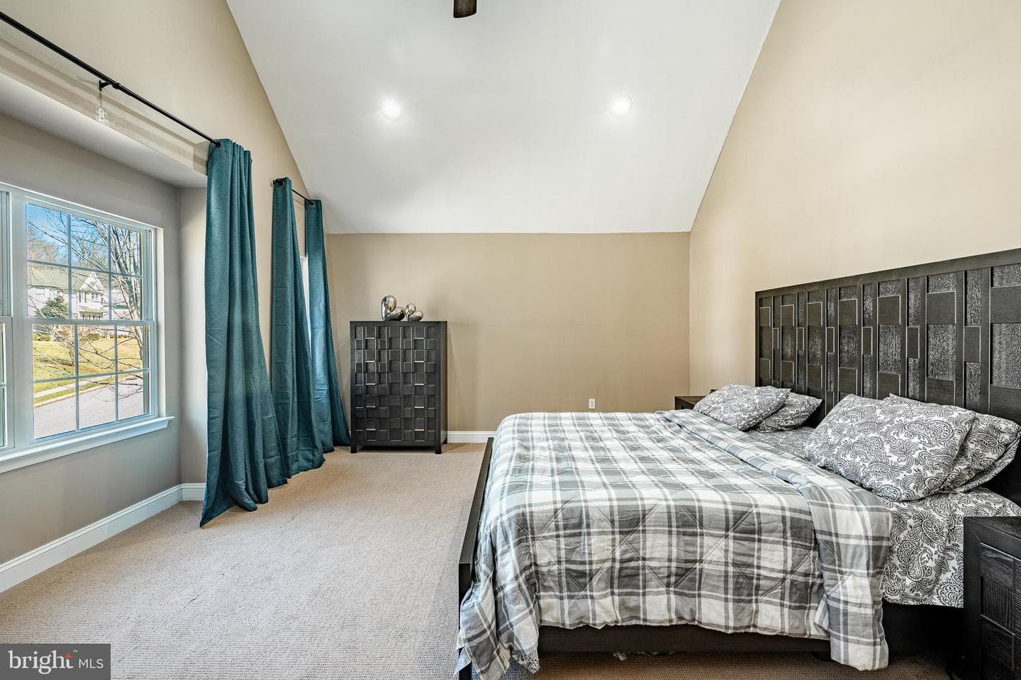 107 Luzak Street photo 29