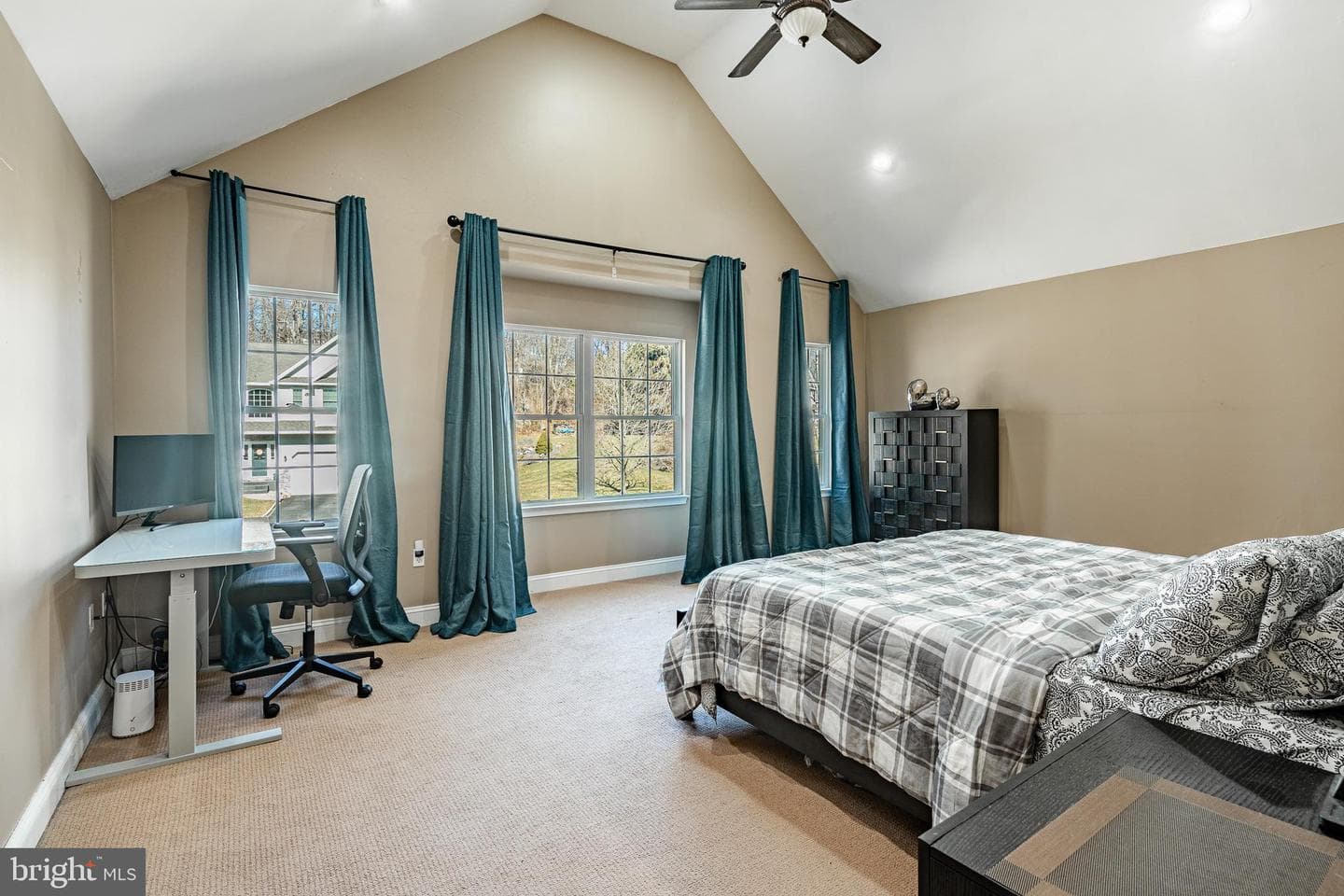 107 Luzak Street photo 31