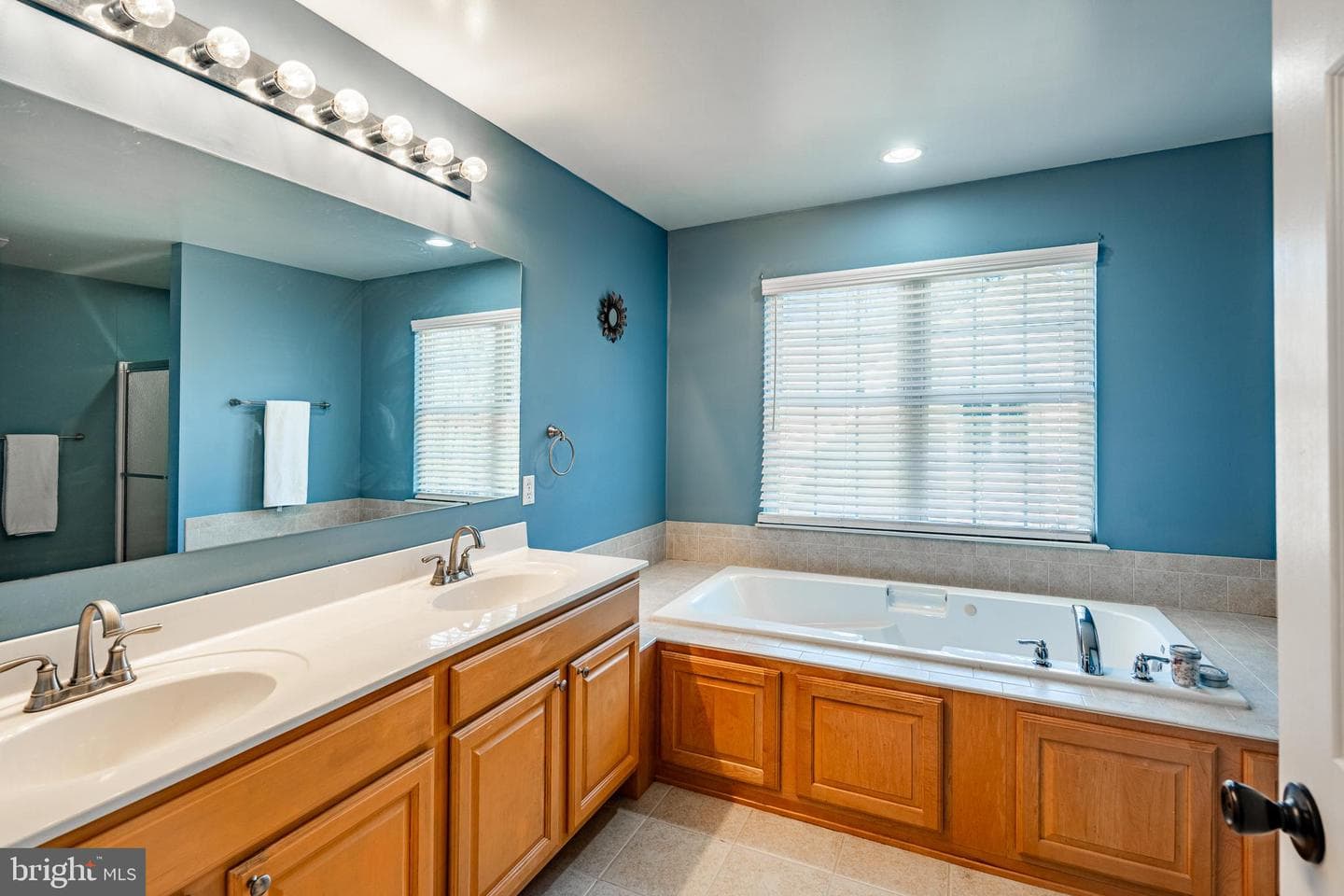 107 Luzak Street photo 32