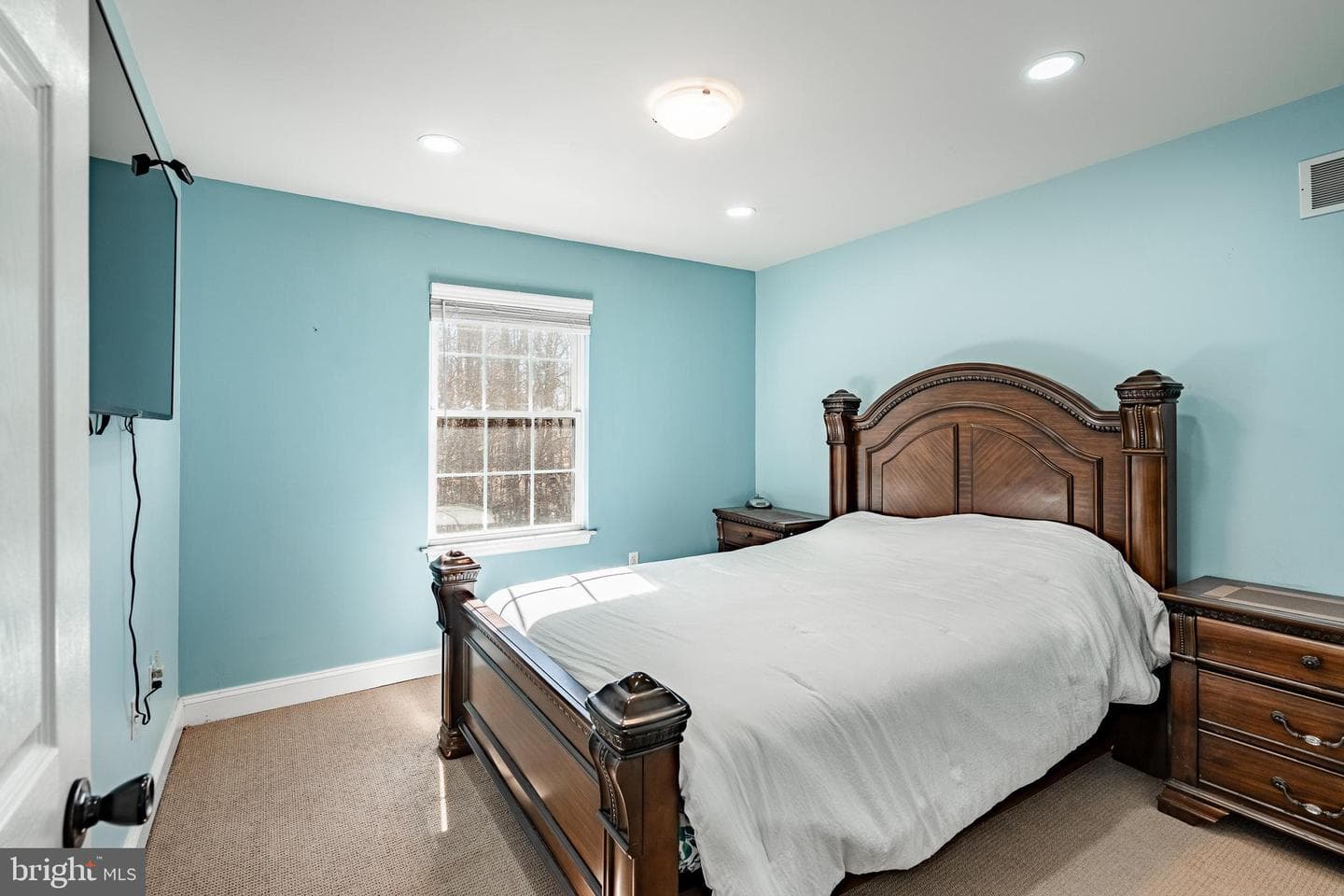 107 Luzak Street photo 36