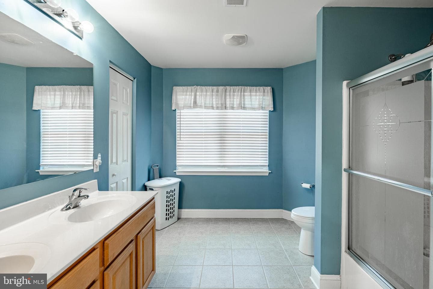 107 Luzak Street photo 37