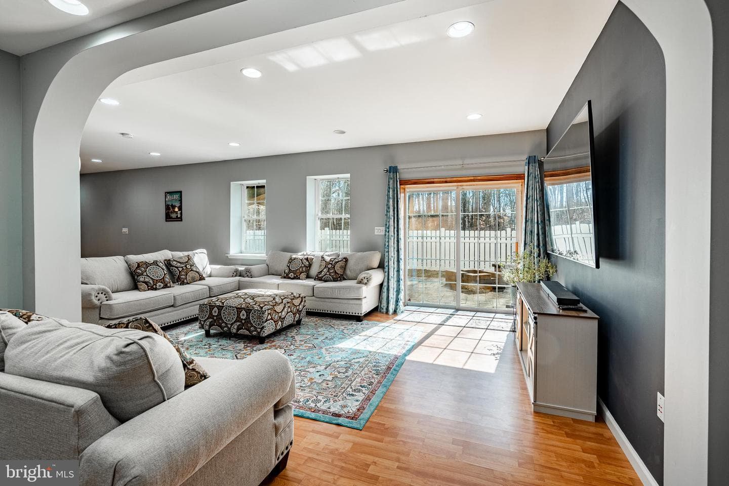 107 Luzak Street photo 43