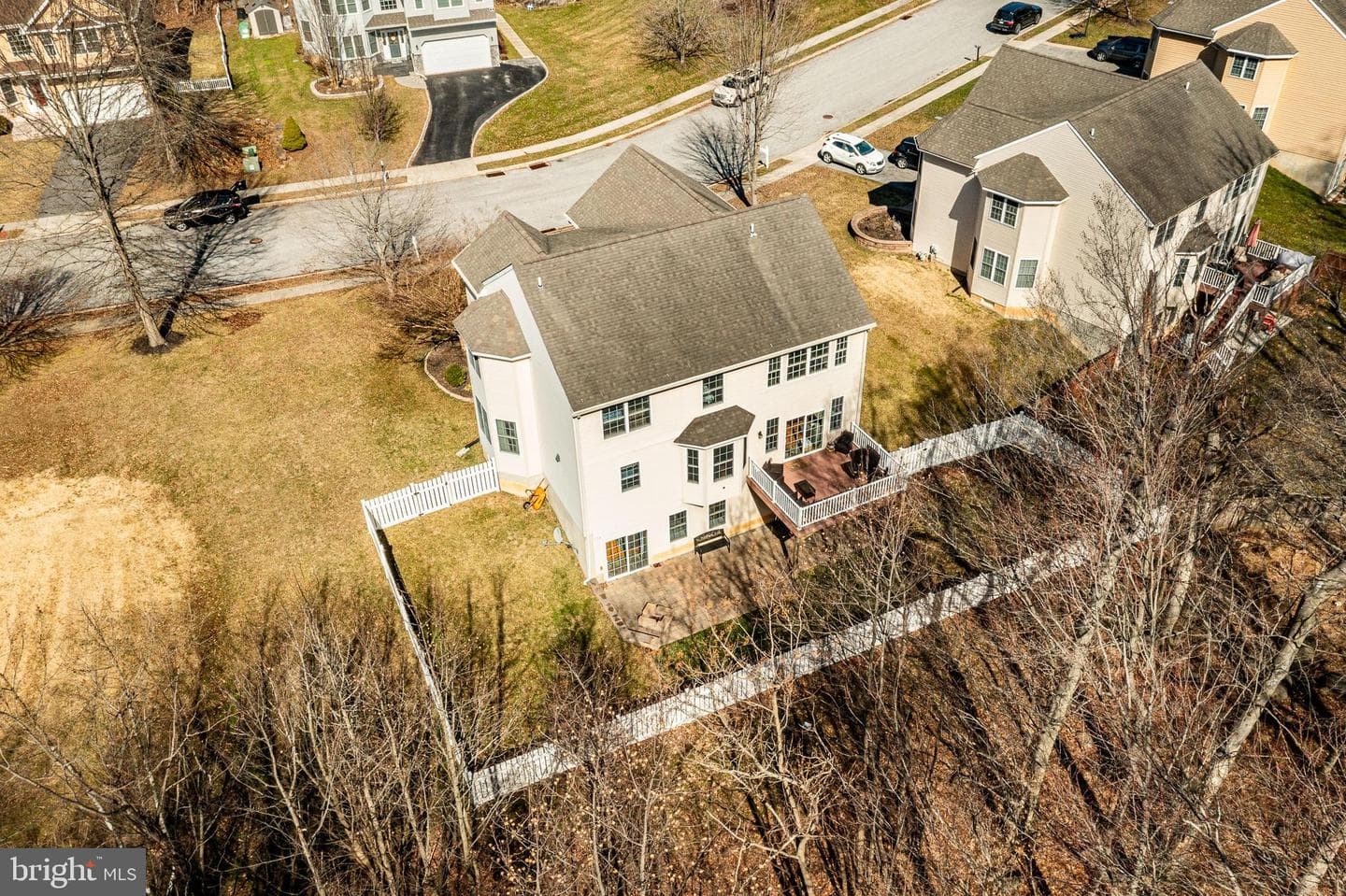 107 Luzak Street photo 5