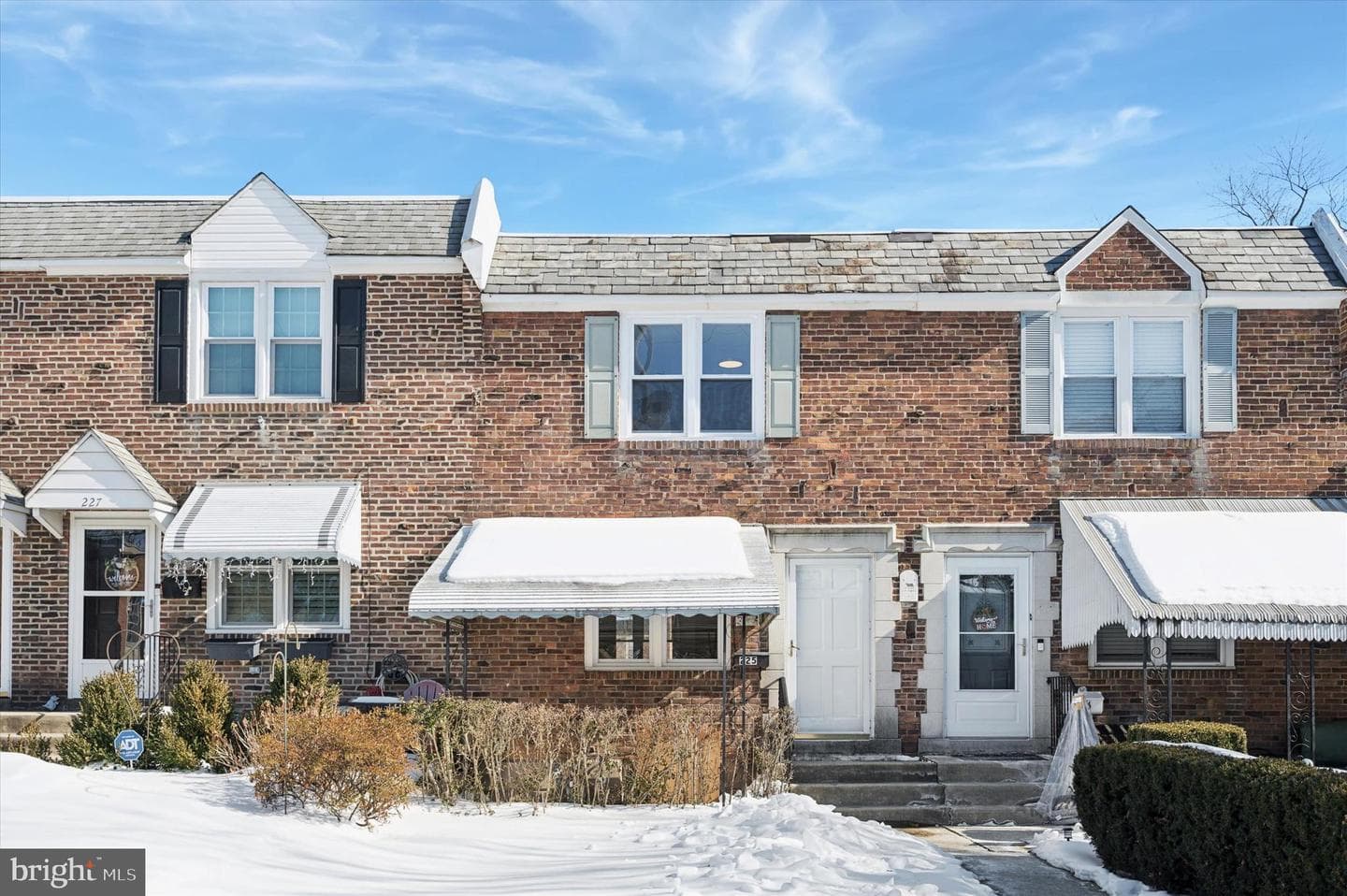 225 N Bishop photo 1