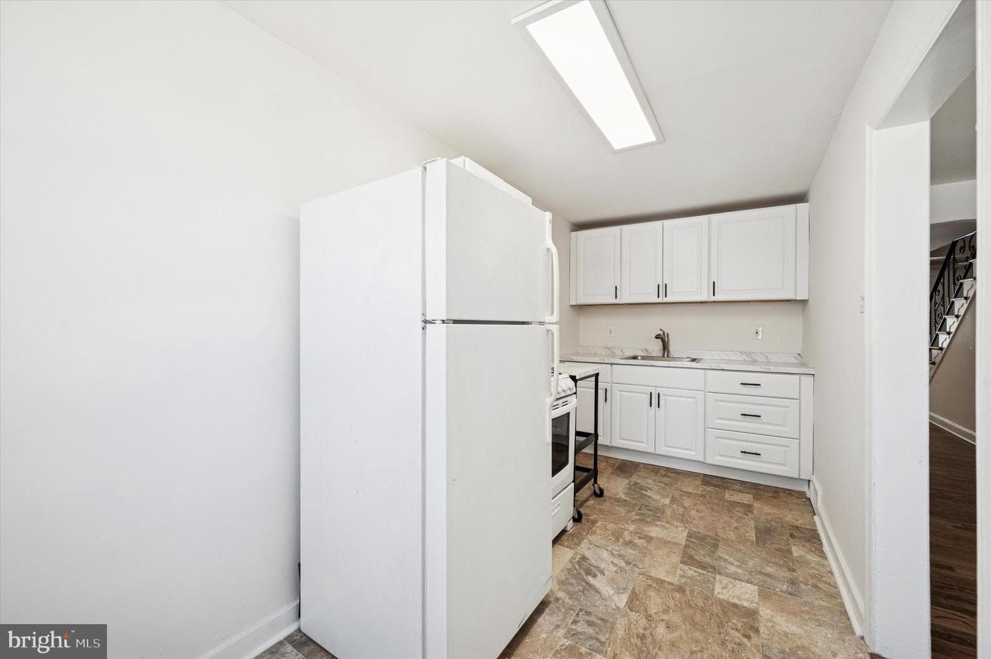 225 N Bishop photo 11