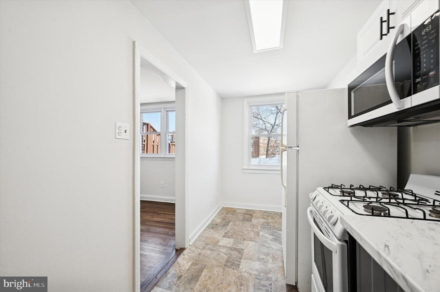 225 N Bishop photo 14