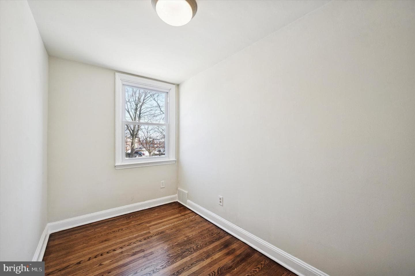 225 N Bishop photo 16