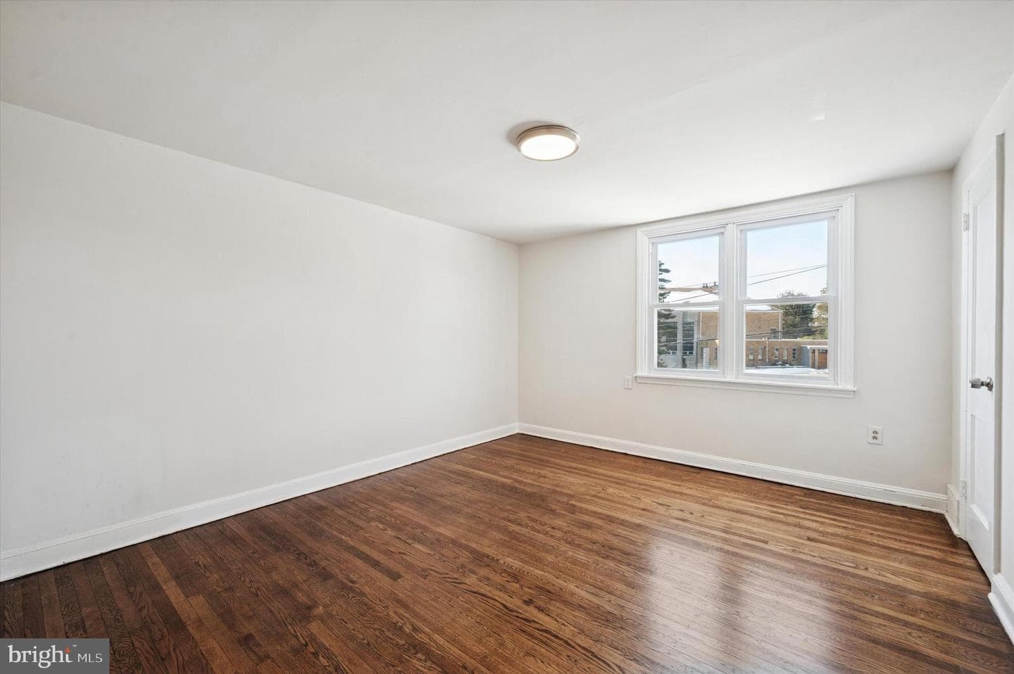 225 N Bishop photo 19