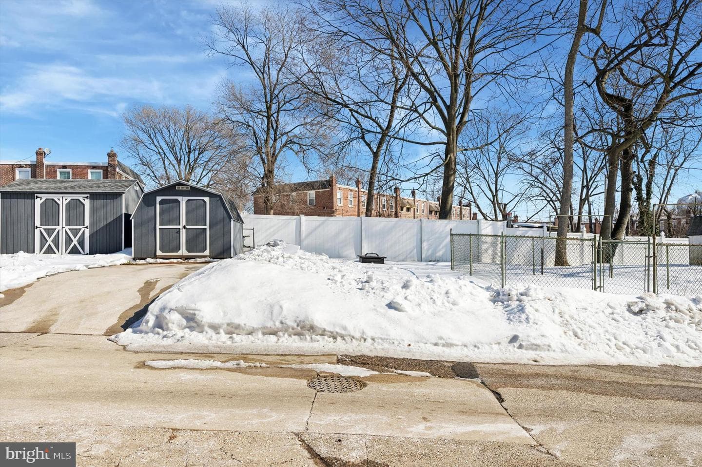 225 N Bishop photo 25