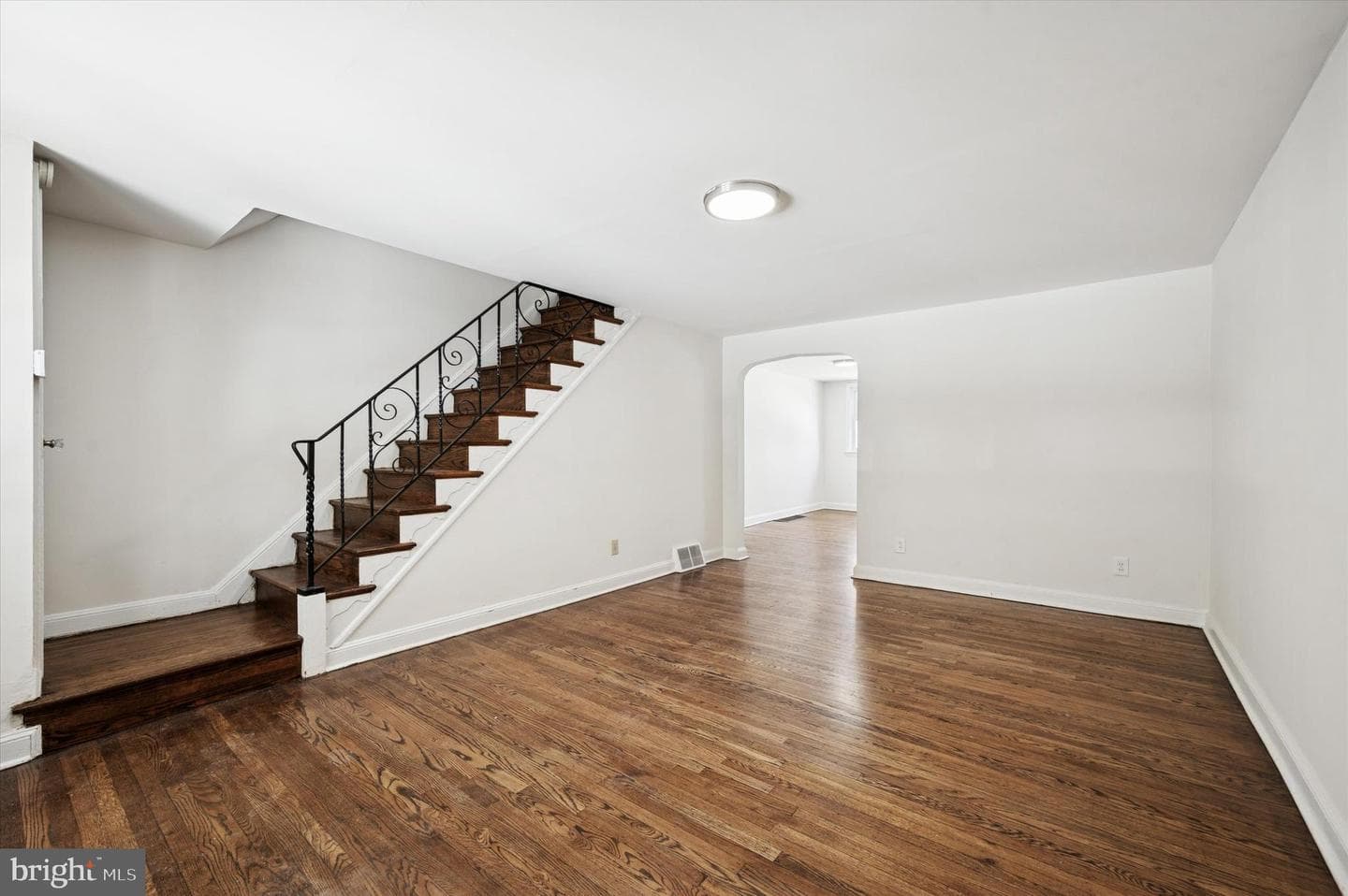 225 N Bishop photo 3