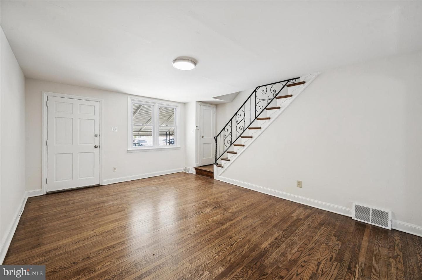 225 N Bishop photo 5