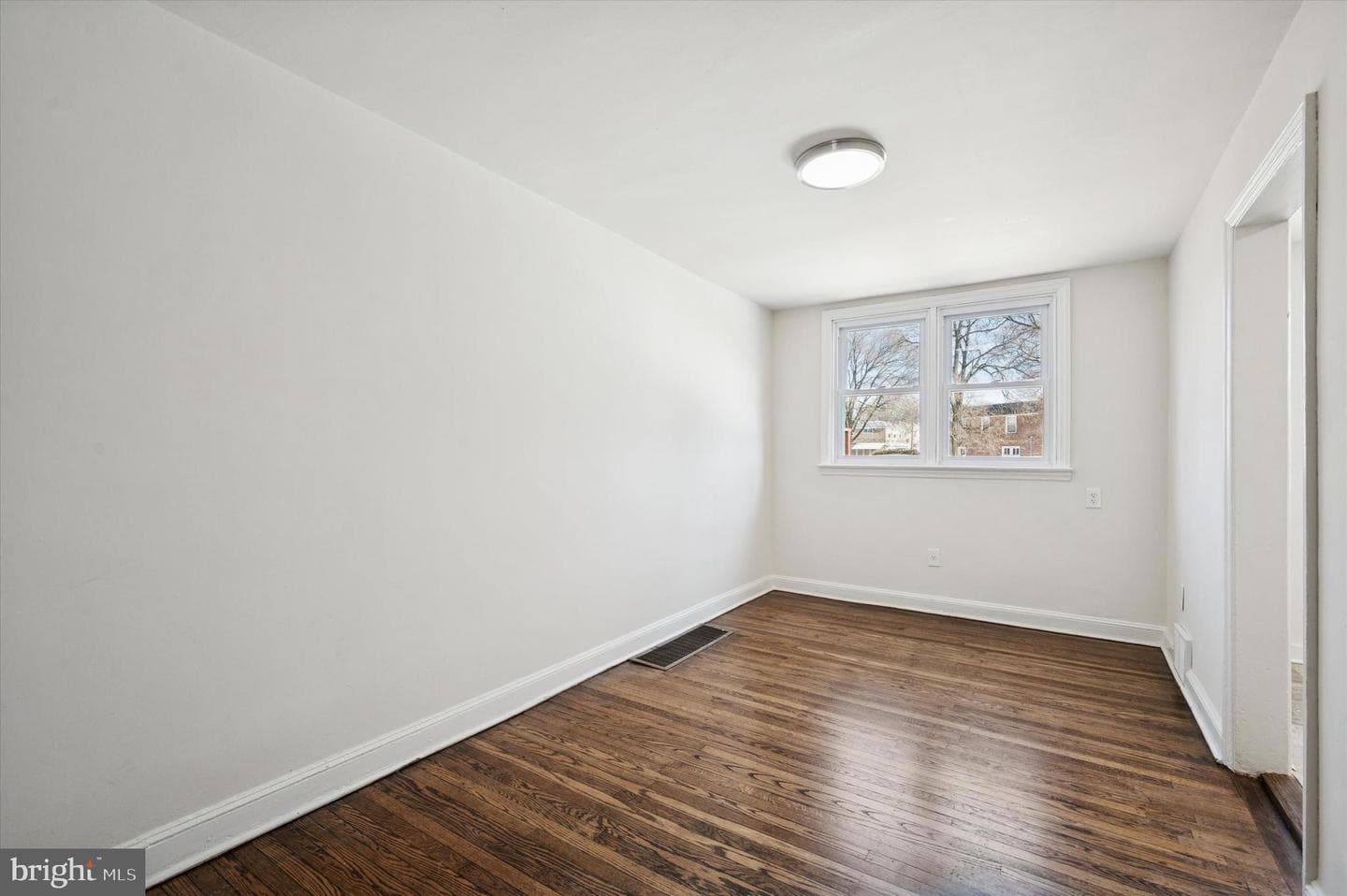 225 N Bishop photo 7