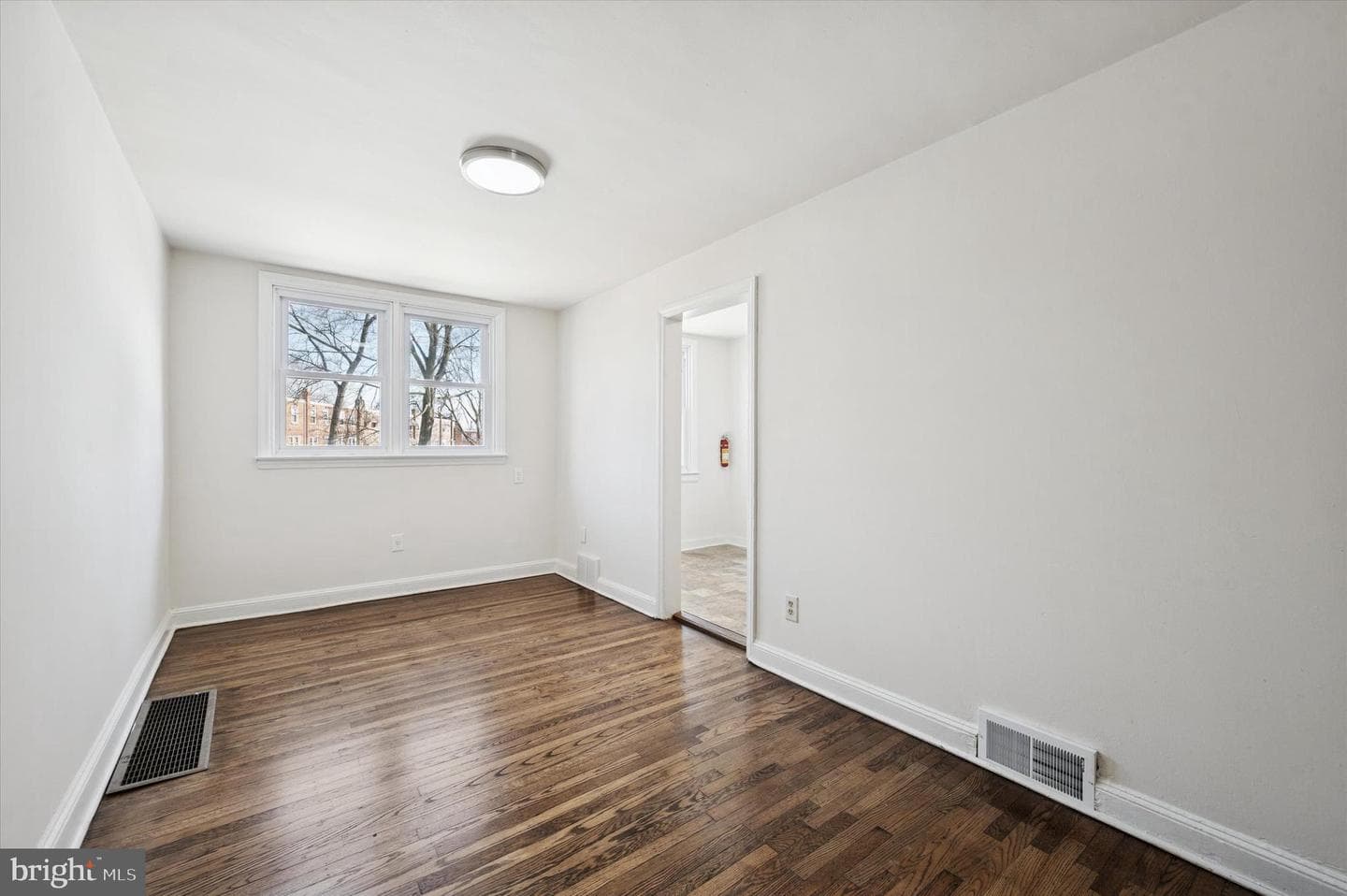 225 N Bishop photo 8