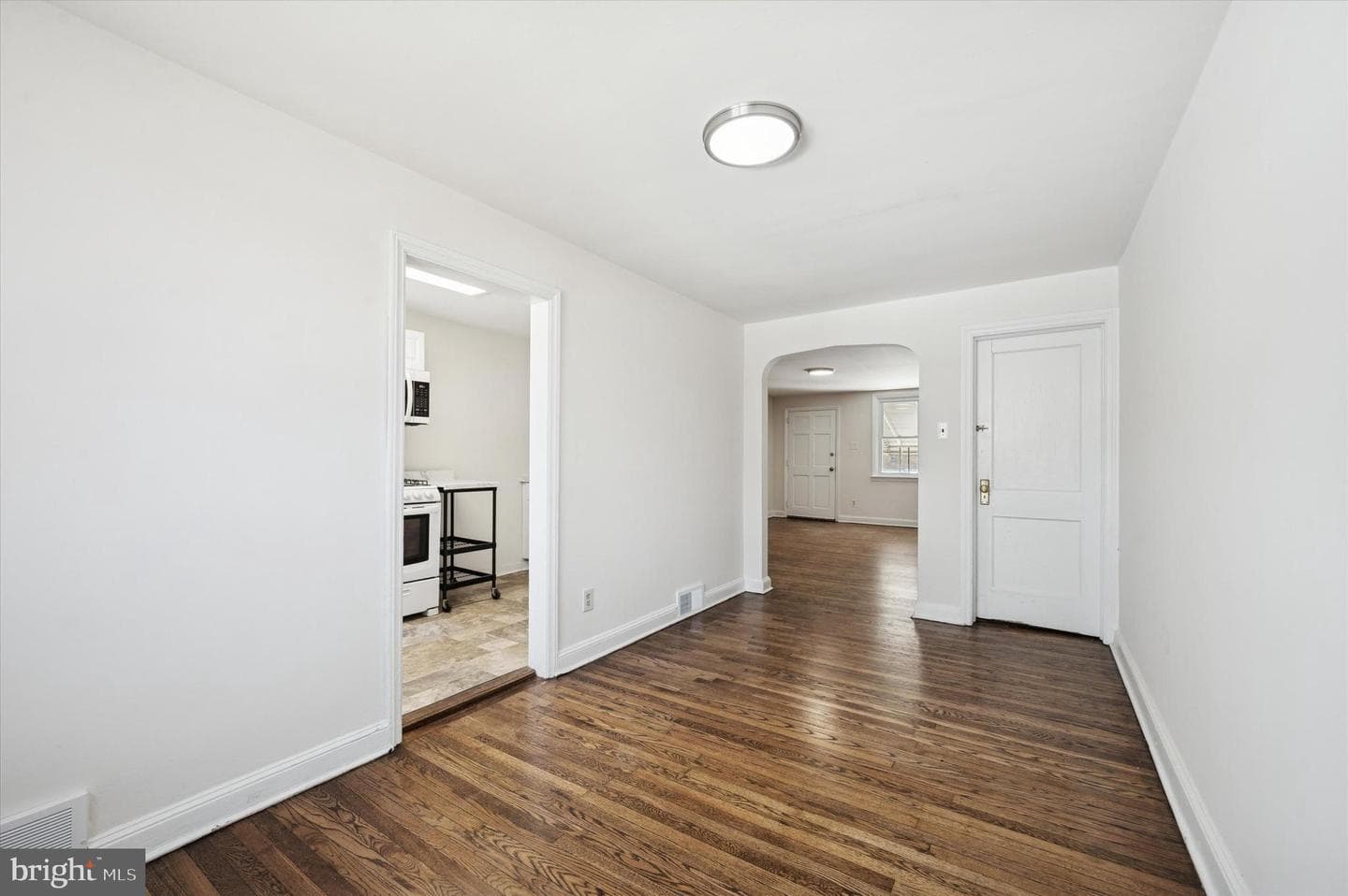 225 N Bishop photo 9