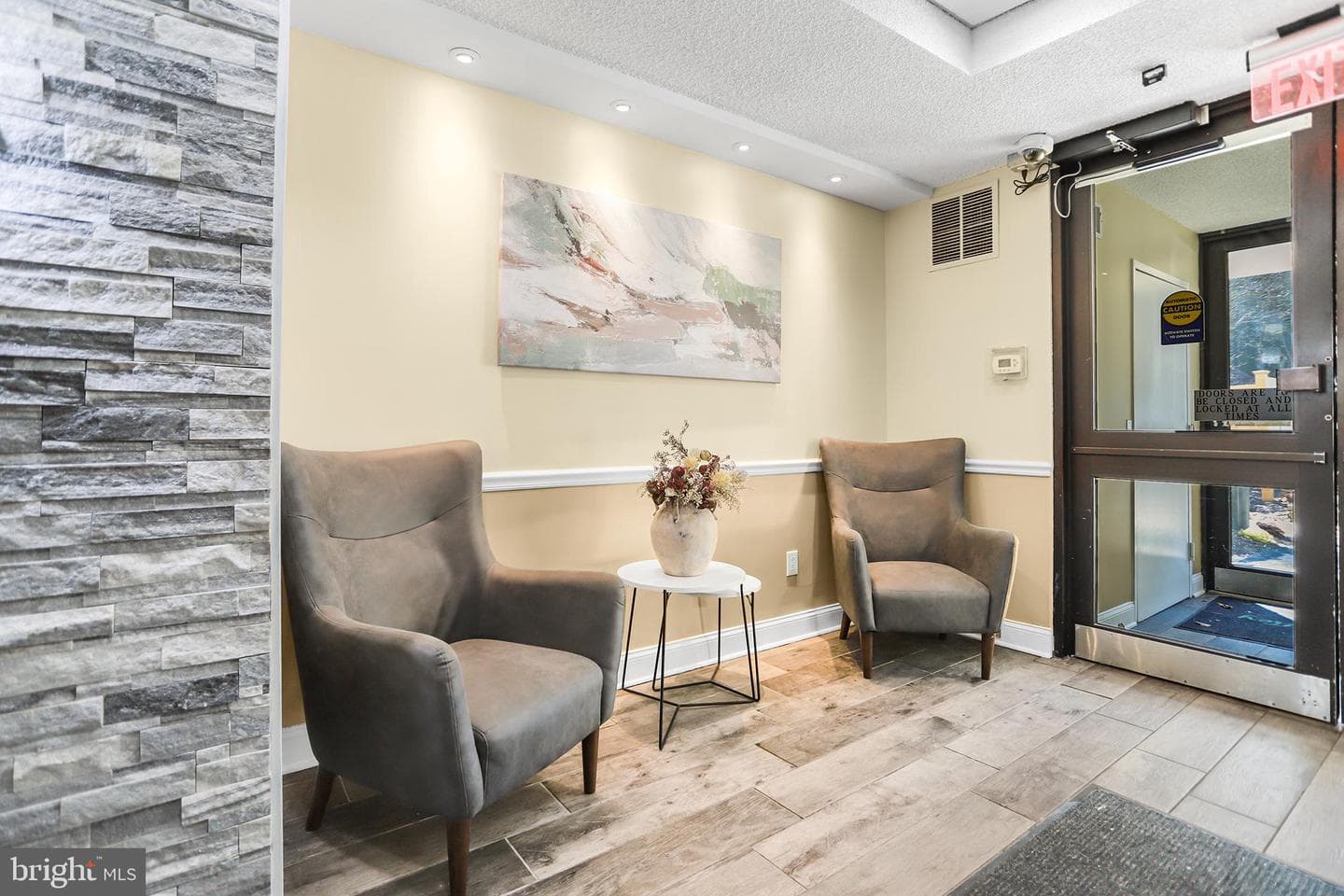 800 Avondale #6j photo 4