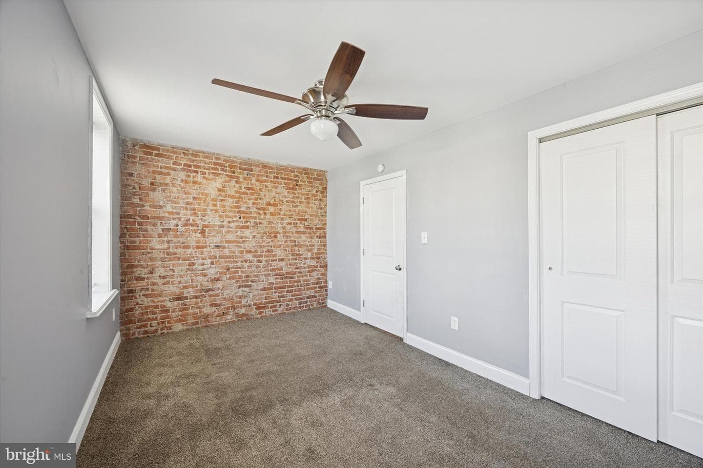 121 N Front Street photo 24