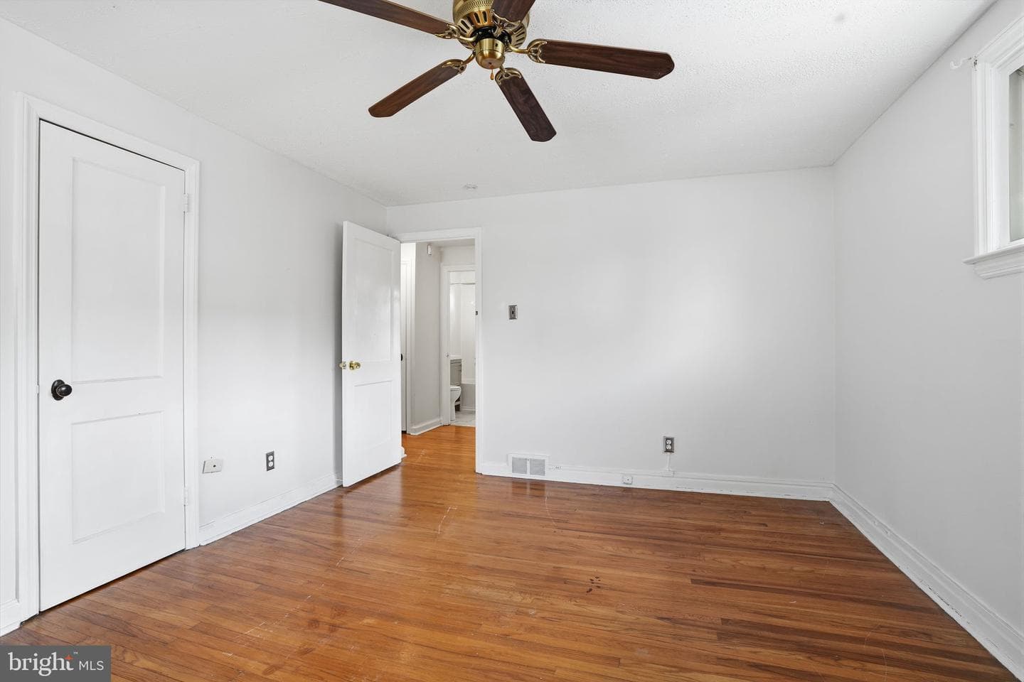 109 W Ridley Avenue photo 18