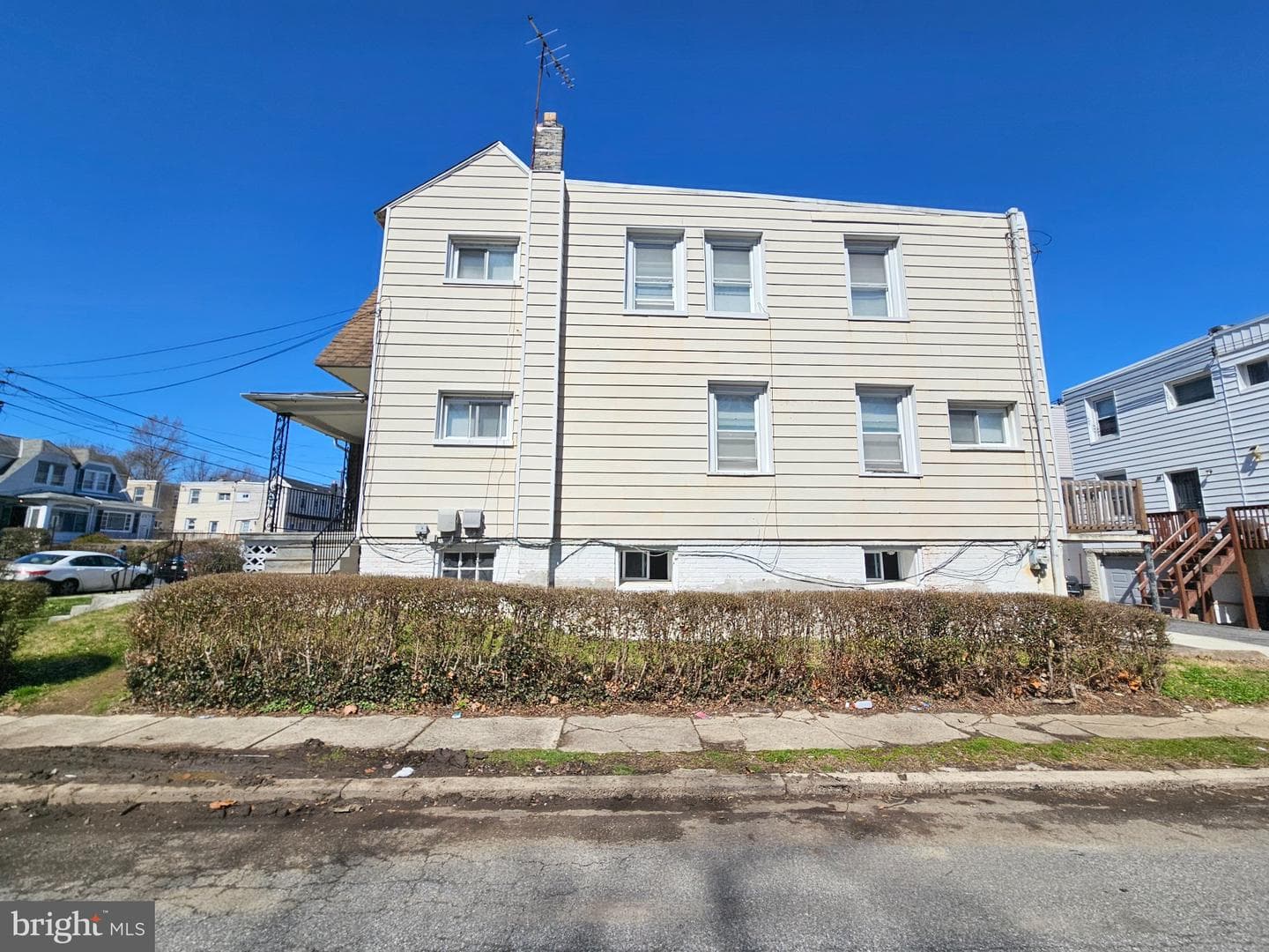 411 S Maple Avenue photo 3
