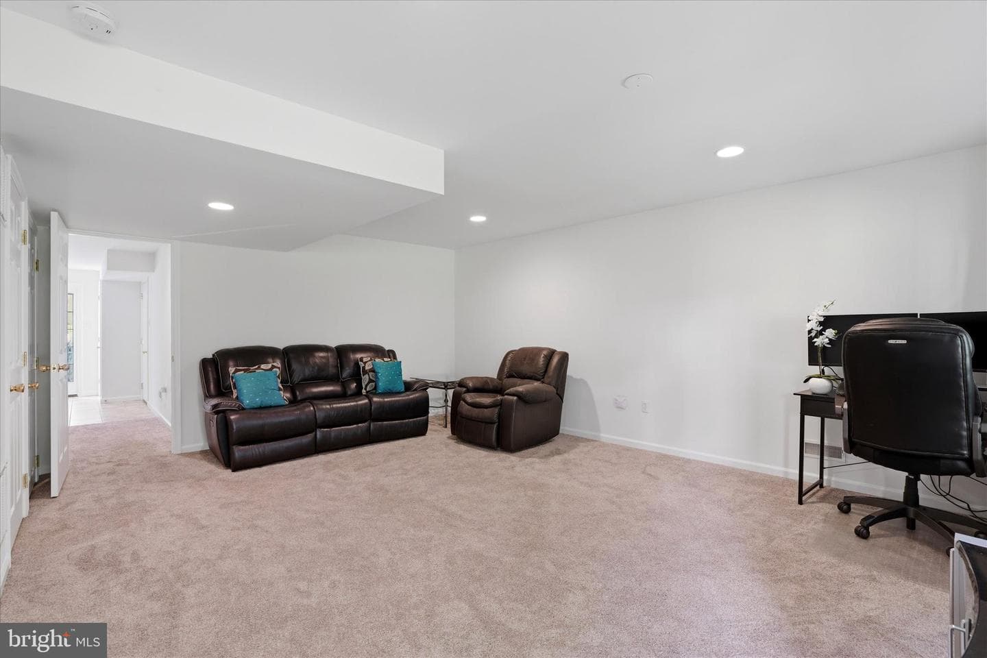 39 Hoag Lane photo 13