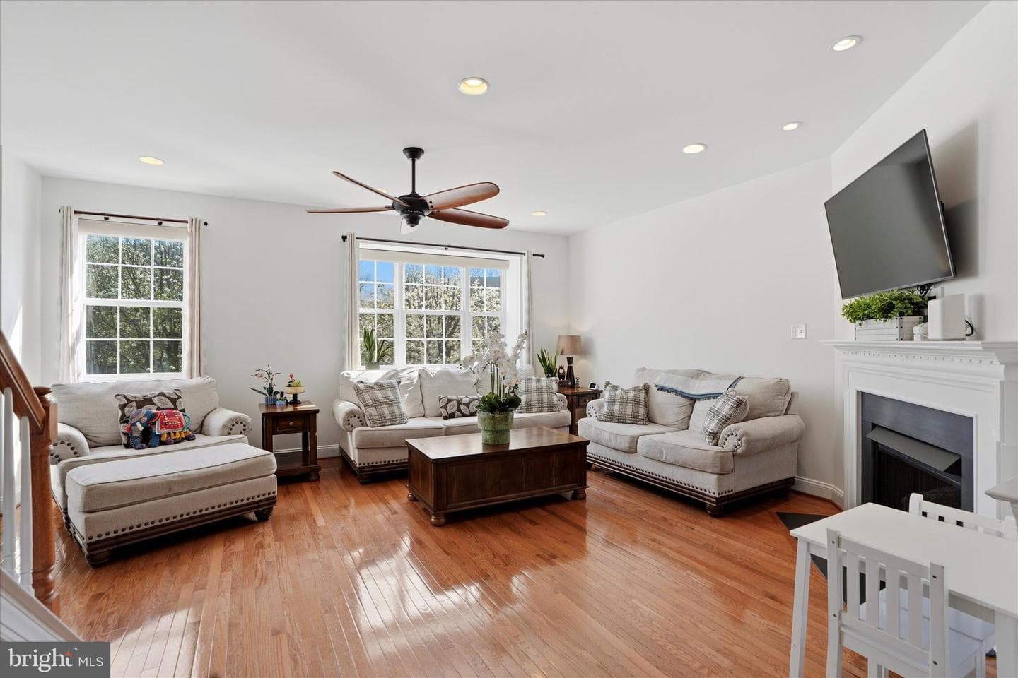 39 Hoag Lane photo 3