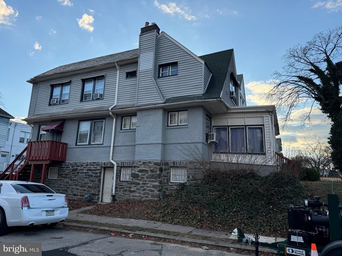 184 Midway Avenue photo 3