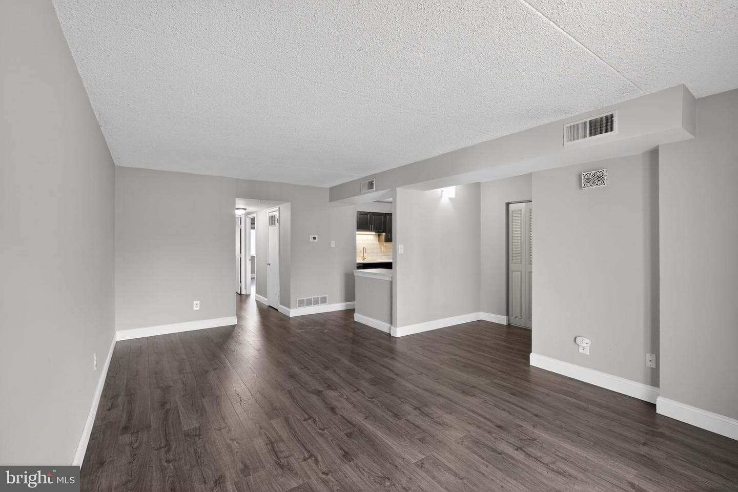 364 Saybrook Lane photo 7