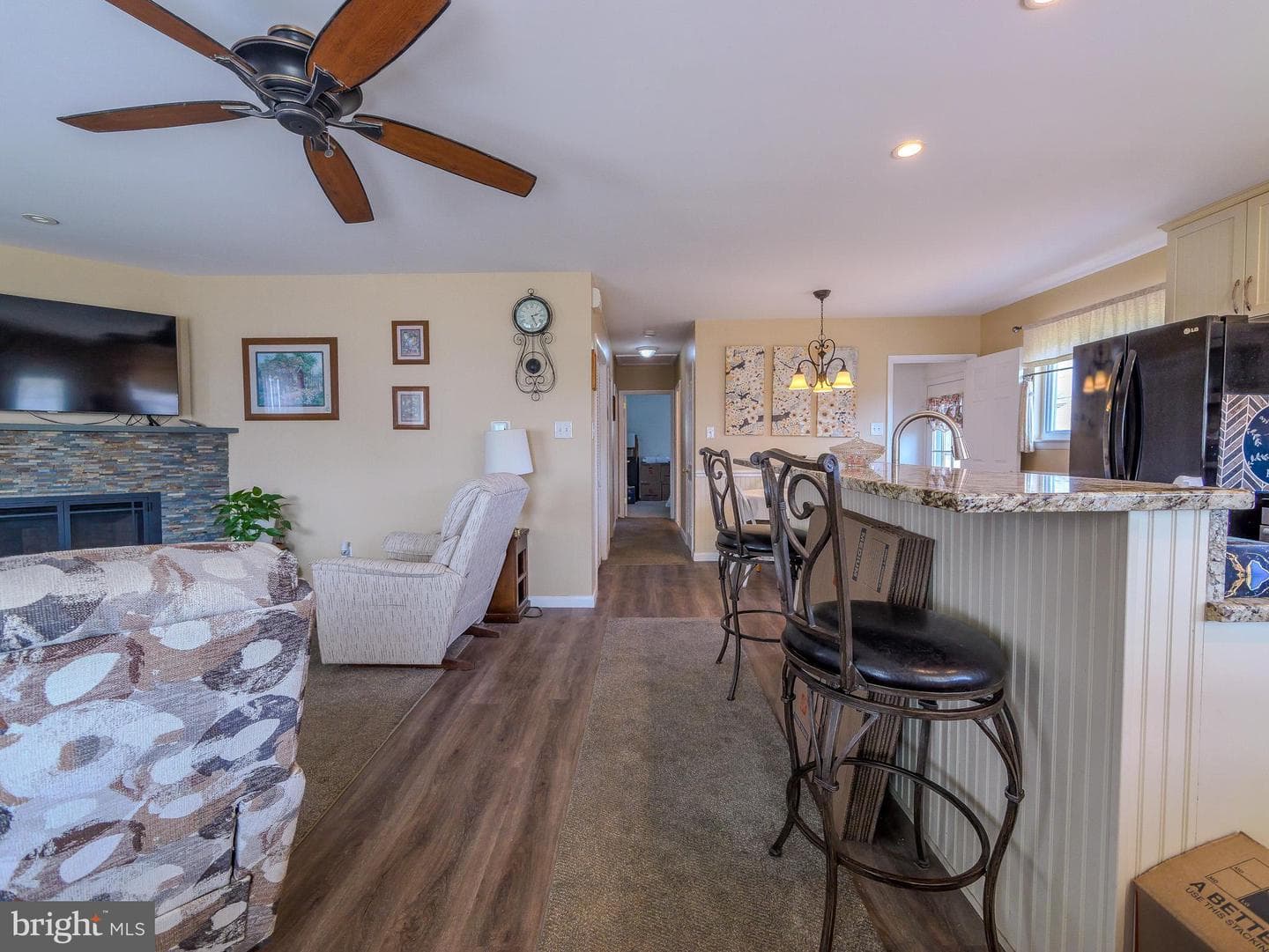 708 James Circle photo 7