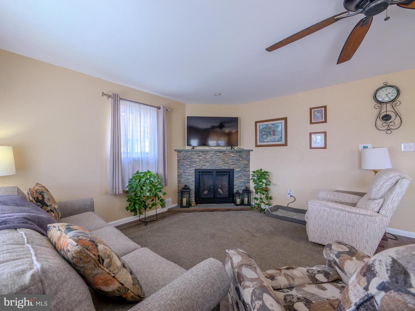 708 James Circle photo 8