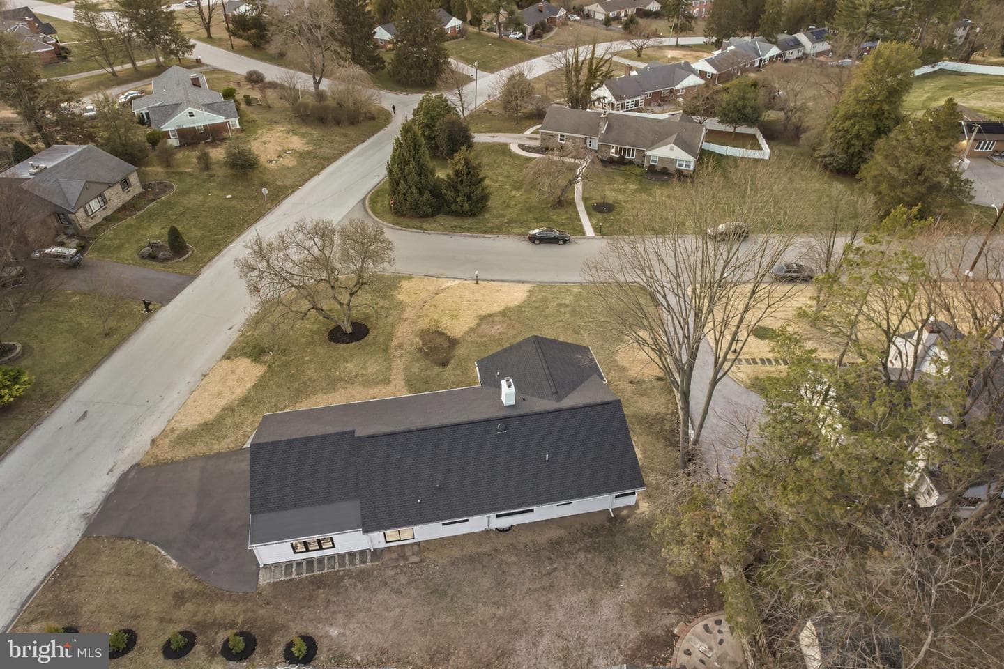 499 Collins Drive photo 84
